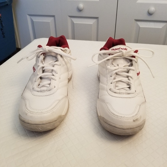 Reebok Classic Men's Size 7 Sneakers White Red Mark On Toe - Picture 1 of 7